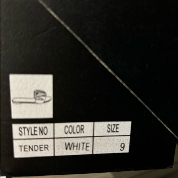 Fashion Nova White Slides - Picture 4 of 4